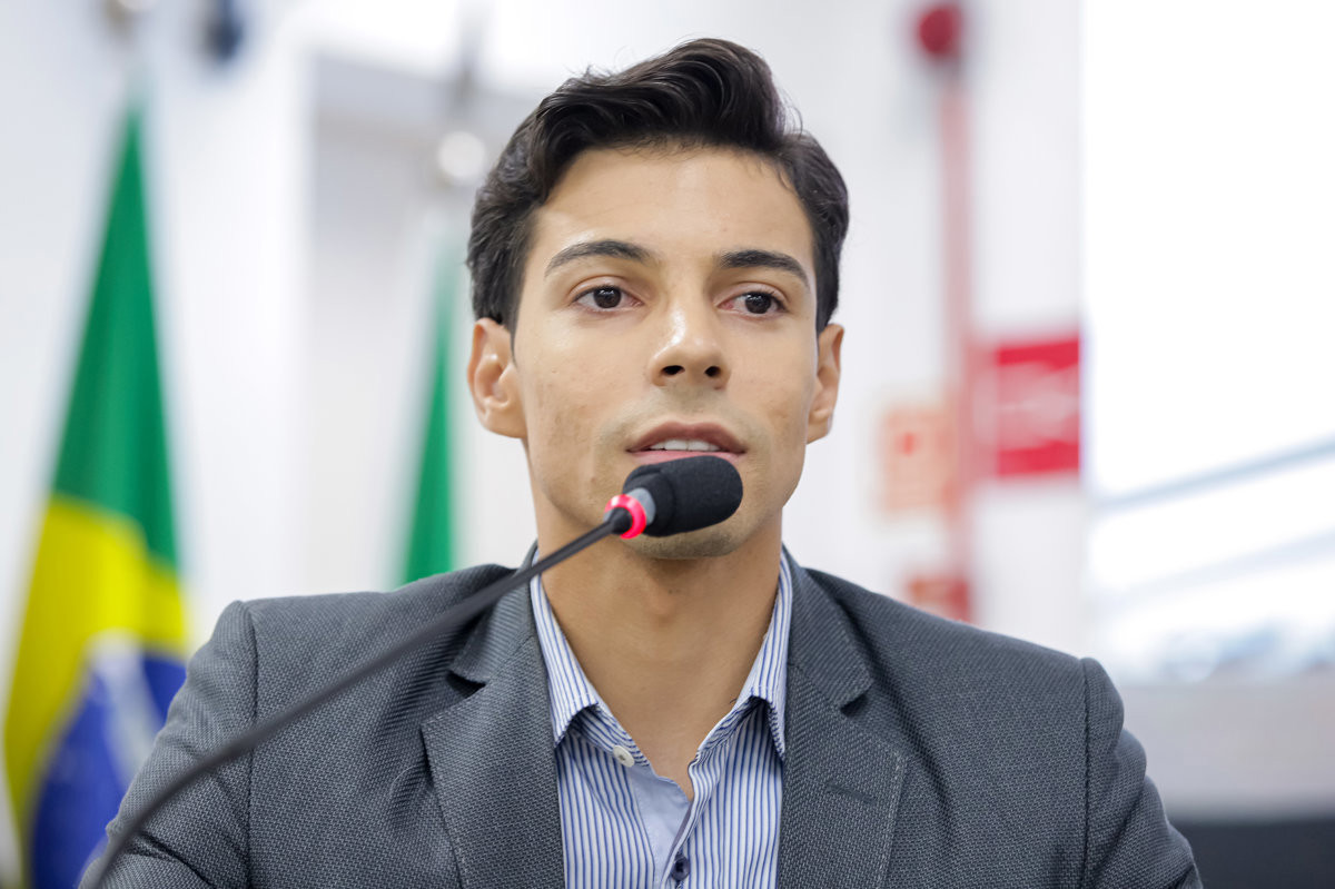 Gesiel de Madureira ocupou a tribuna durante a reunião ordinária desta quinta-feira