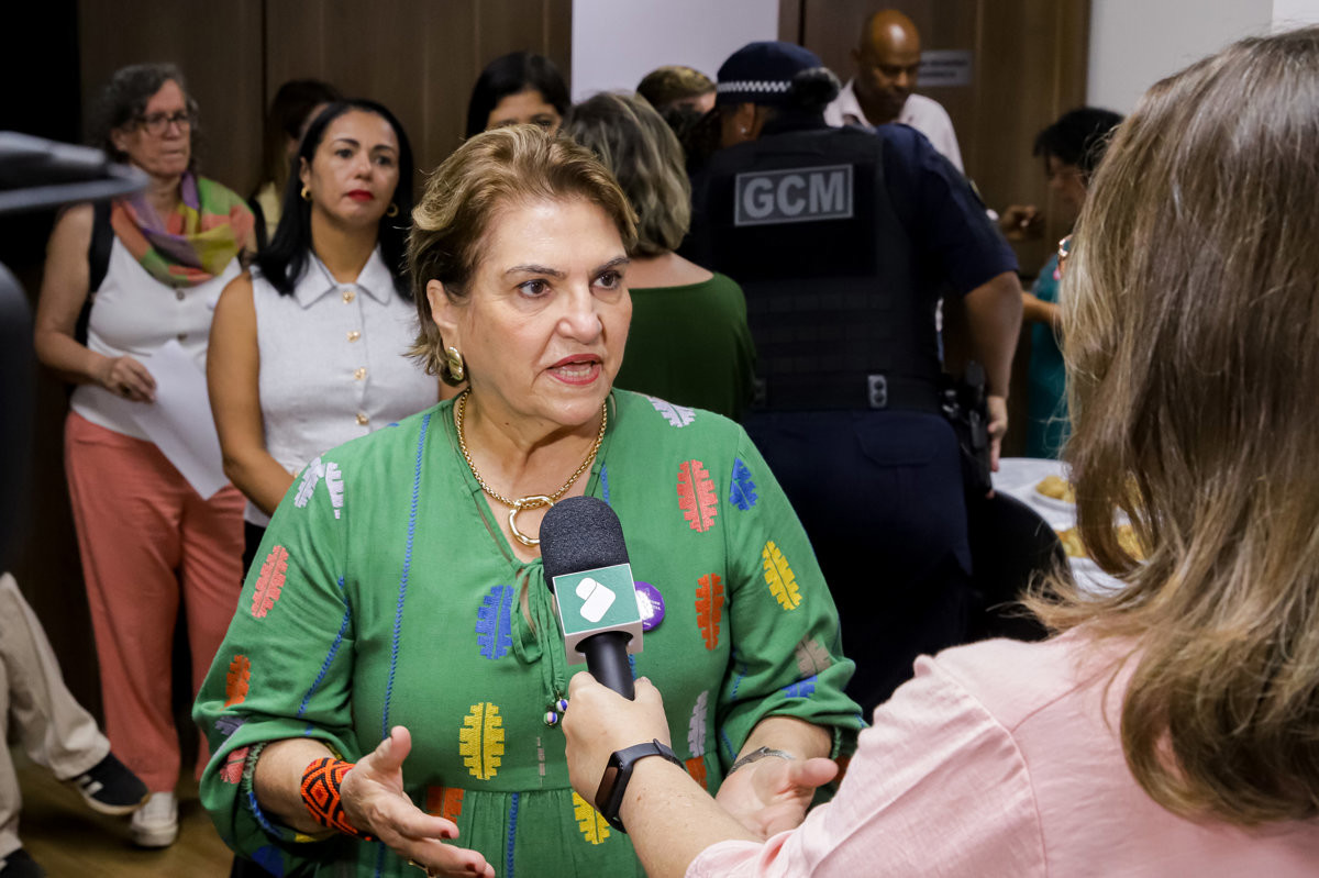Minstra Márcia Lopes durante entrevista para a TV Câmara