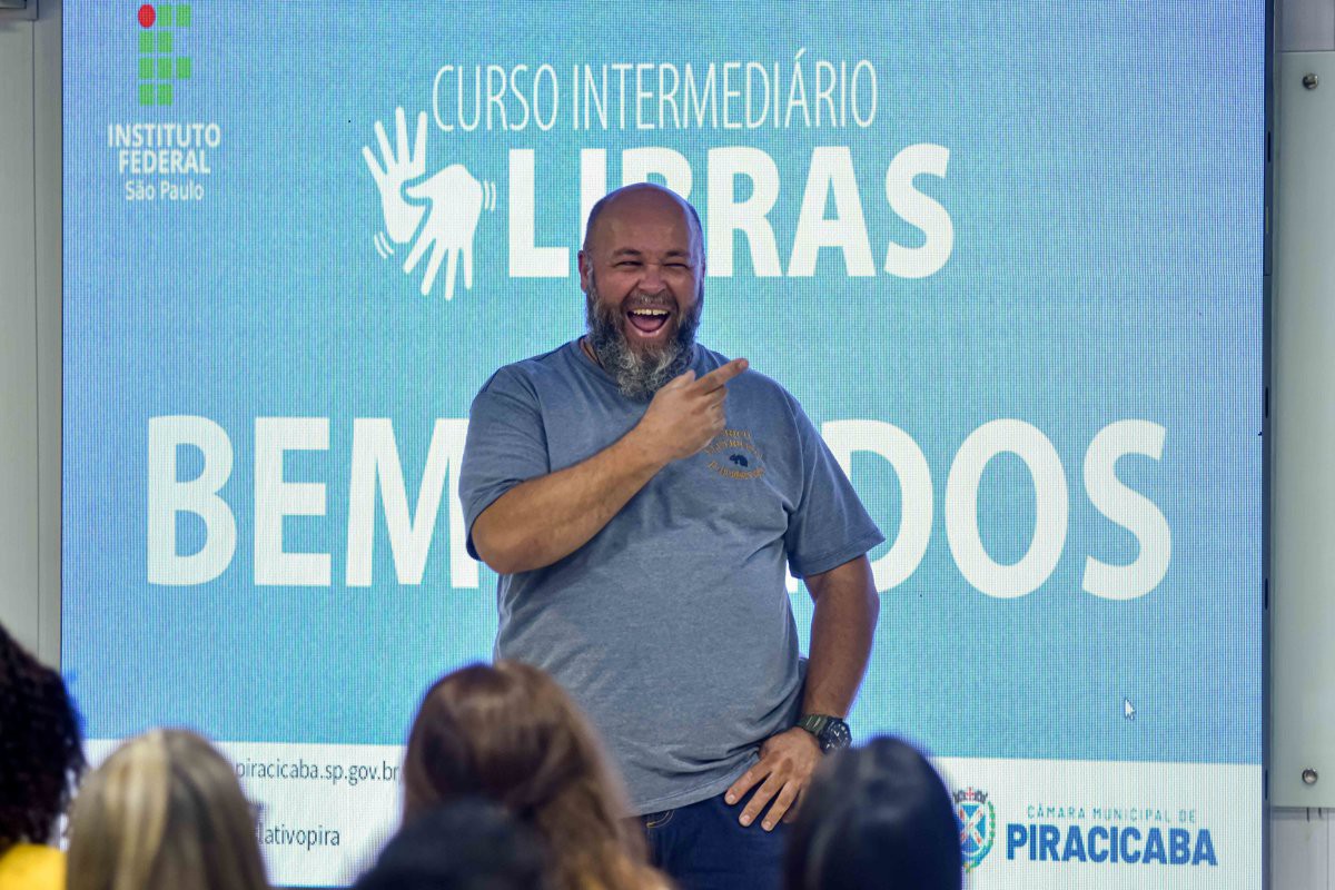 Câmara reinicia cursos de Libras em parceria com o Instituto Federal - Foto registrada por Debora Souza