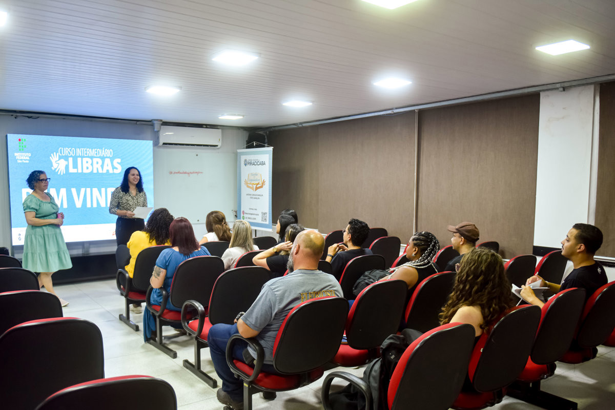 Câmara reinicia cursos de Libras em parceria com o Instituto Federal - Foto registrada por Debora Souza