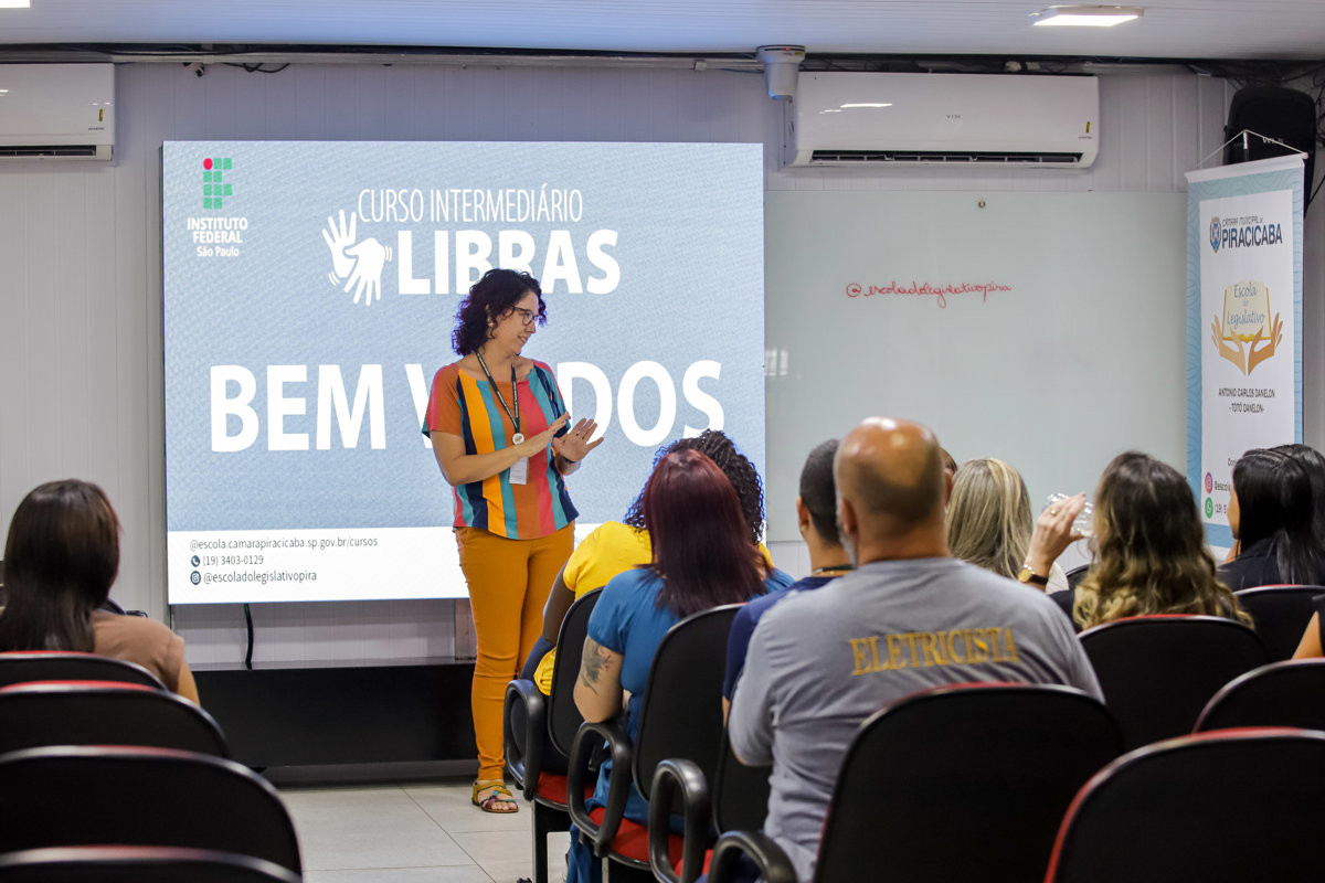 Câmara reinicia cursos de Libras em parceria com o Instituto Federal