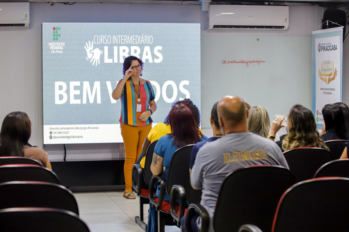 Câmara reinicia cursos de Libras em parceria com o Instituto Federal