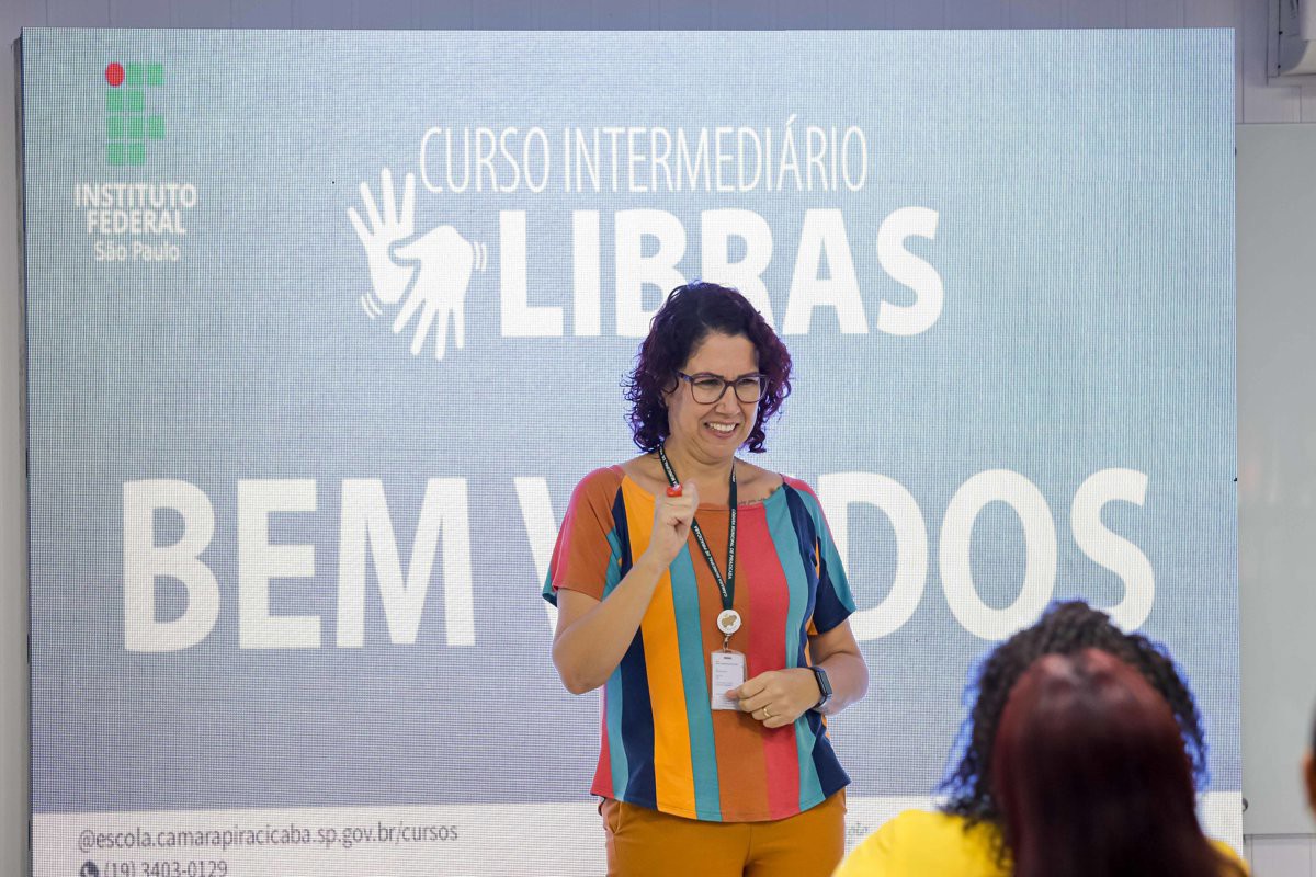 Câmara reinicia cursos de Libras em parceria com o Instituto Federal