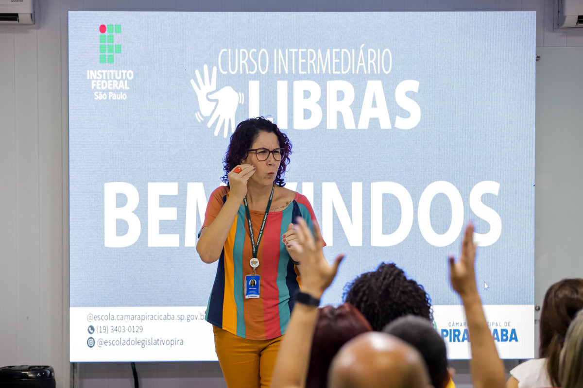 Câmara reinicia cursos de Libras em parceria com o Instituto Federal