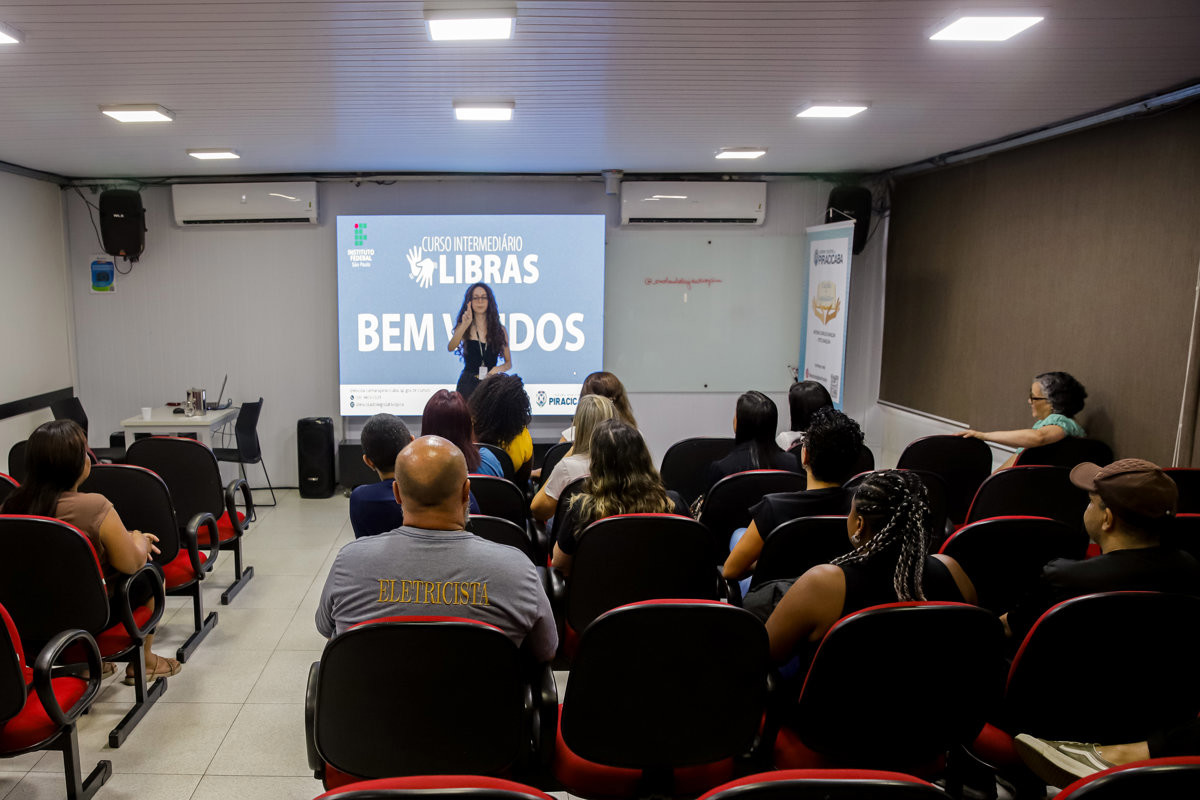 Câmara reinicia cursos de Libras em parceria com o Instituto Federal