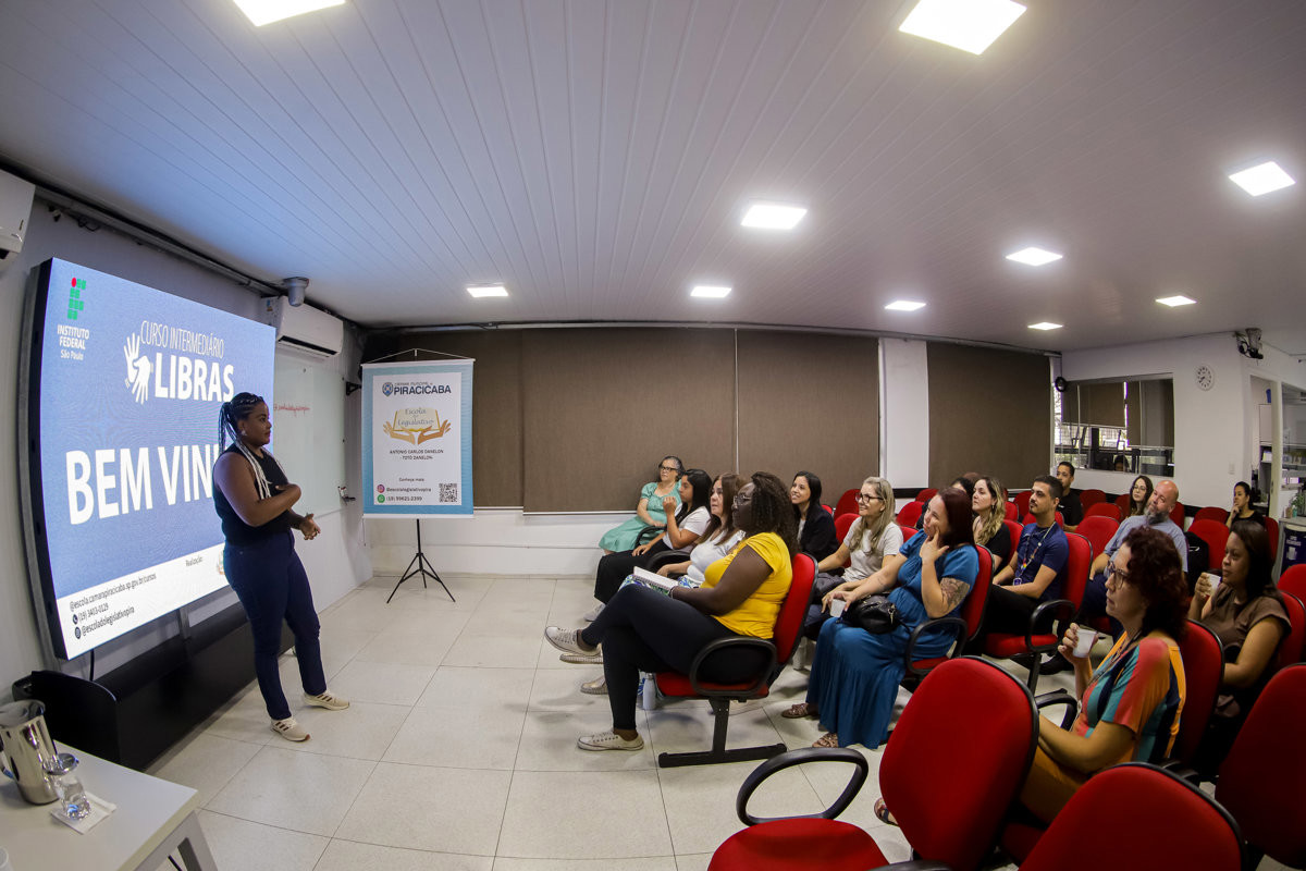 Câmara reinicia cursos de Libras em parceria com o Instituto Federal