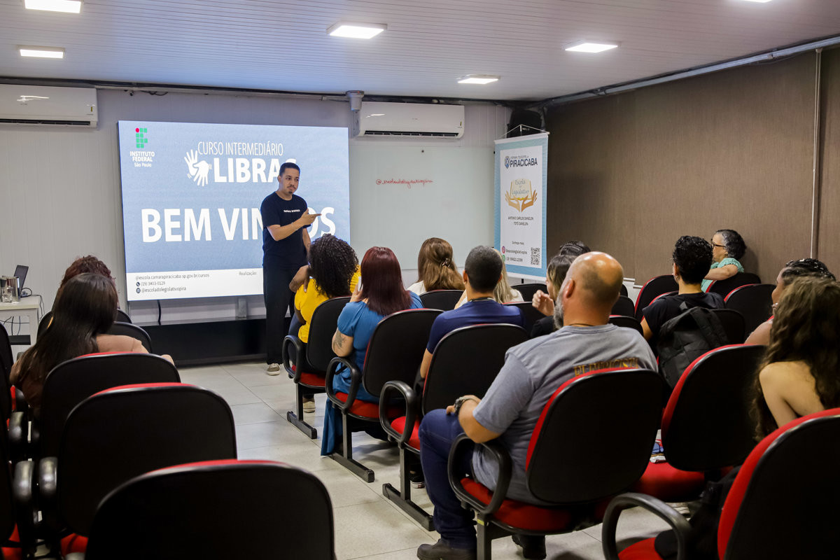 Câmara reinicia cursos de Libras em parceria com o Instituto Federal