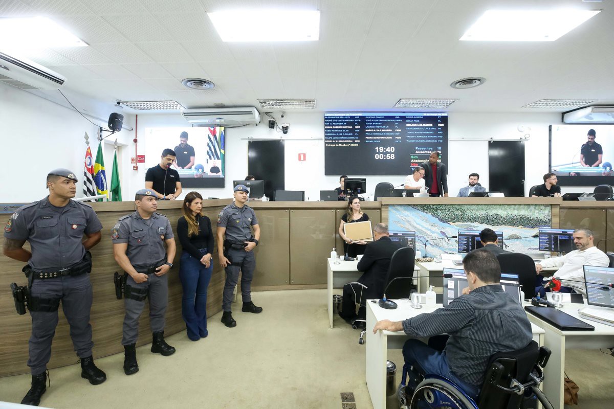 Homenagem reuniu autoridades e equipe envolvida na ocorrência