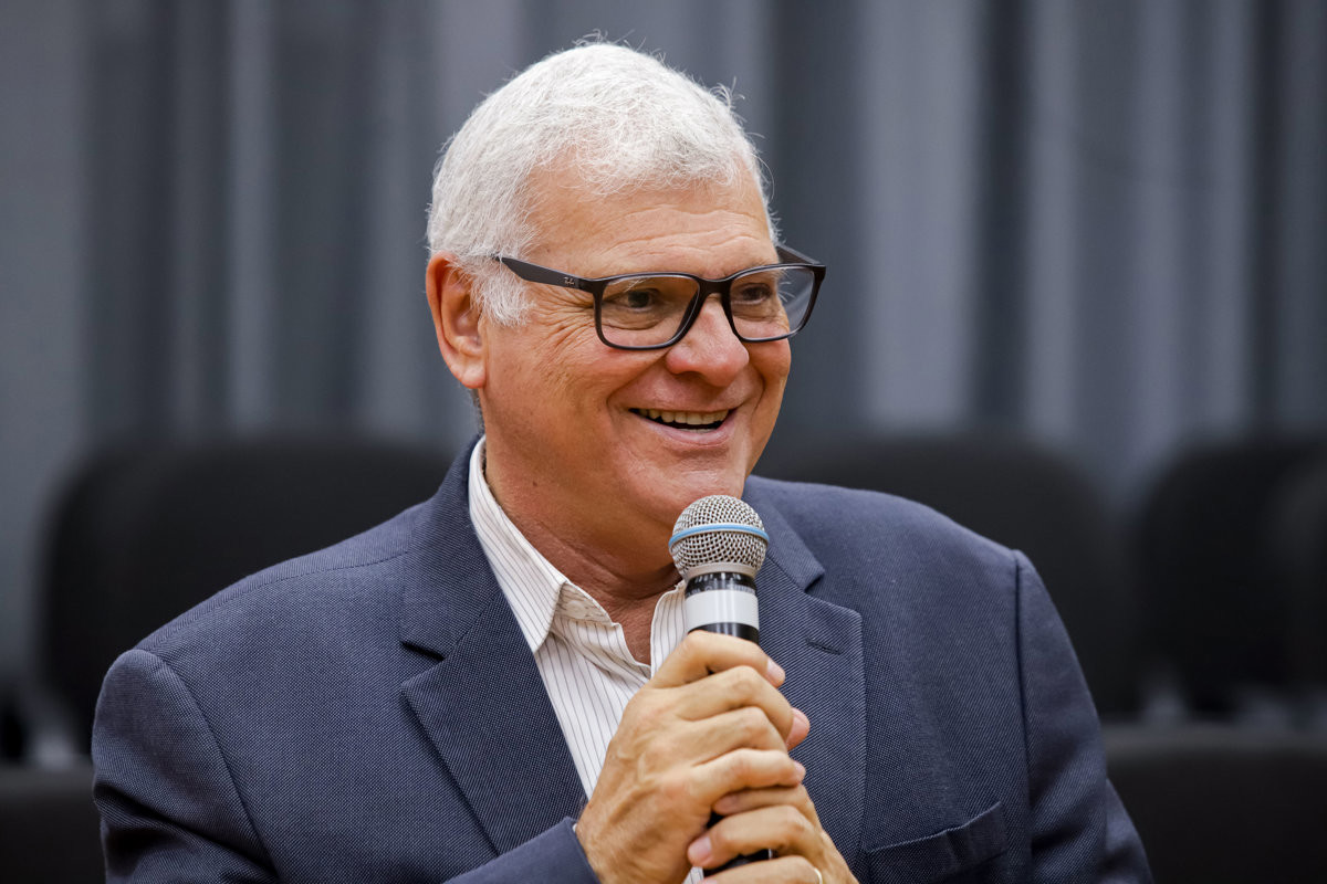 Entrega de voto de congratulações para a enfermeira Ermelinda Esteves