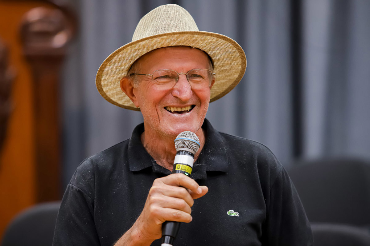 Entrega de voto de congratulações para a enfermeira Ermelinda Esteves