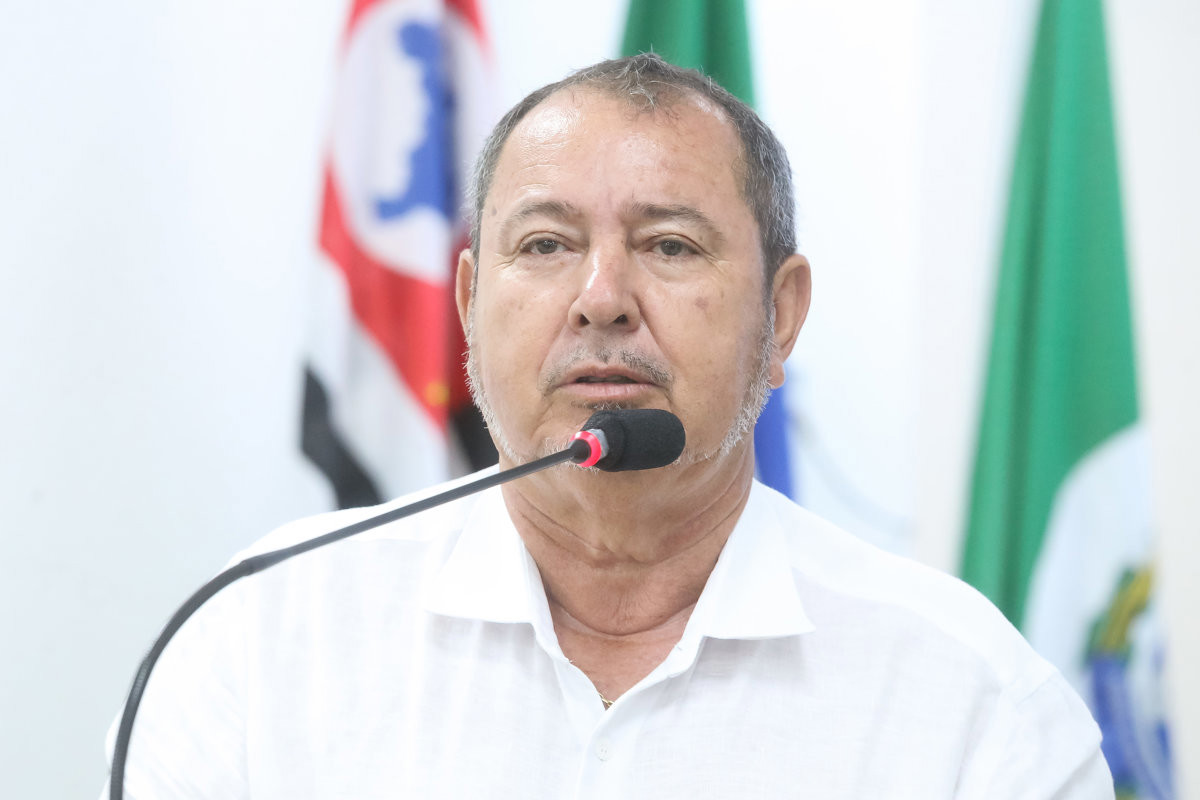 Zezinho Pereira ocupou a tribuna durante a reunião ordinária desta segunda-feira