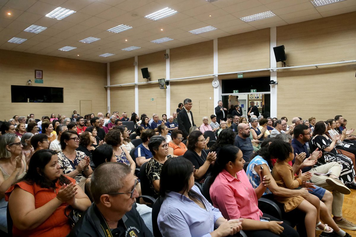 Catequistas e vicentinos foram homenageados por iniciativa dos vereadores Pedro Kawai e Felipe Gema