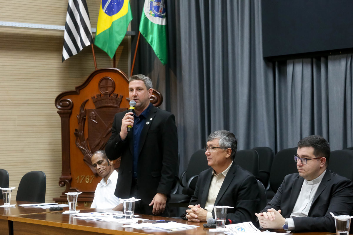 Catequistas e vicentinos foram homenageados por iniciativa dos vereadores Pedro Kawai e Felipe Gema