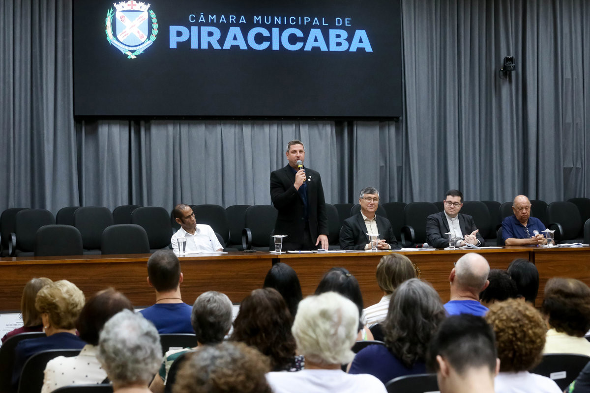 Catequistas e vicentinos foram homenageados por iniciativa dos vereadores Pedro Kawai e Felipe Gema