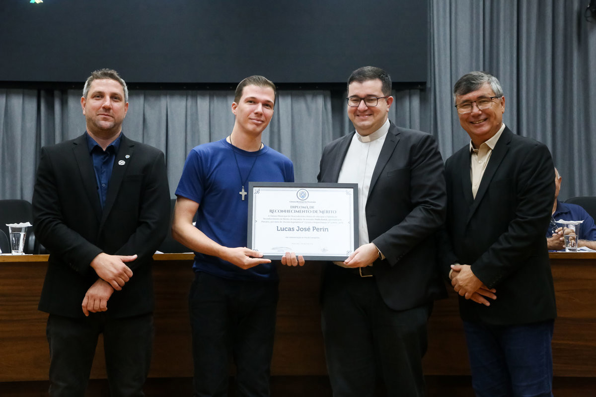 Catequistas e vicentinos foram homenageados por iniciativa dos vereadores Pedro Kawai e Felipe Gema