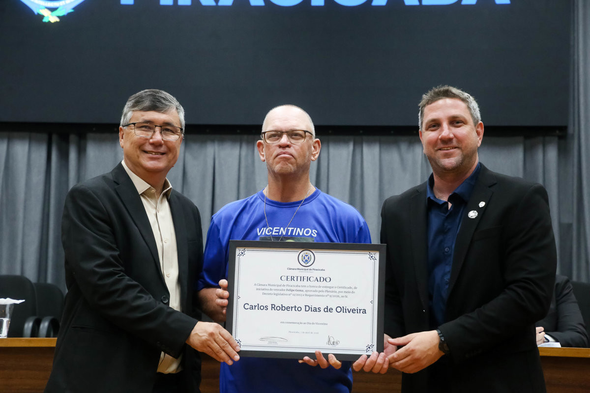 Catequistas e vicentinos foram homenageados por iniciativa dos vereadores Pedro Kawai e Felipe Gema