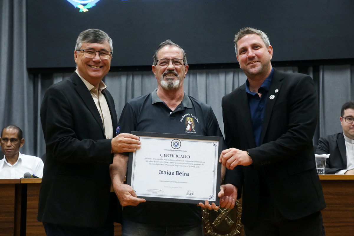 Catequistas e vicentinos foram homenageados por iniciativa dos vereadores Pedro Kawai e Felipe Gema