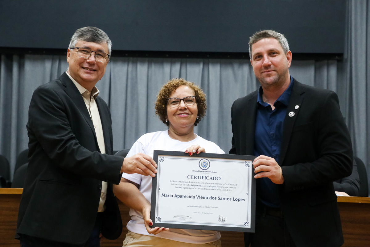 Catequistas e vicentinos foram homenageados por iniciativa dos vereadores Pedro Kawai e Felipe Gema