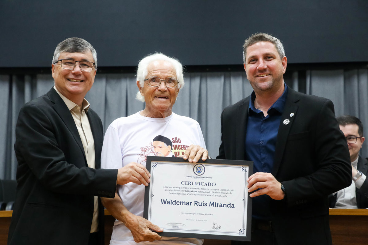 Catequistas e vicentinos foram homenageados por iniciativa dos vereadores Pedro Kawai e Felipe Gema