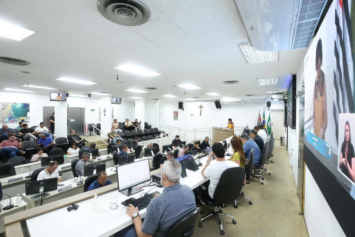 As reuniões ordinárias da Câmara acontecem às segundas e quintas-feiras no Plenário "Antonio Francisco Coelho", no Prédio Principal do Legislativo