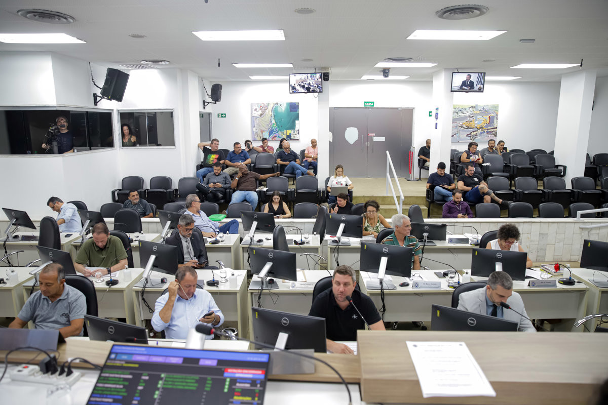 Proposituras foram aprovadas durante a 17ª Reunião Ordinária, realizada na noite desta quinta-feira (9)