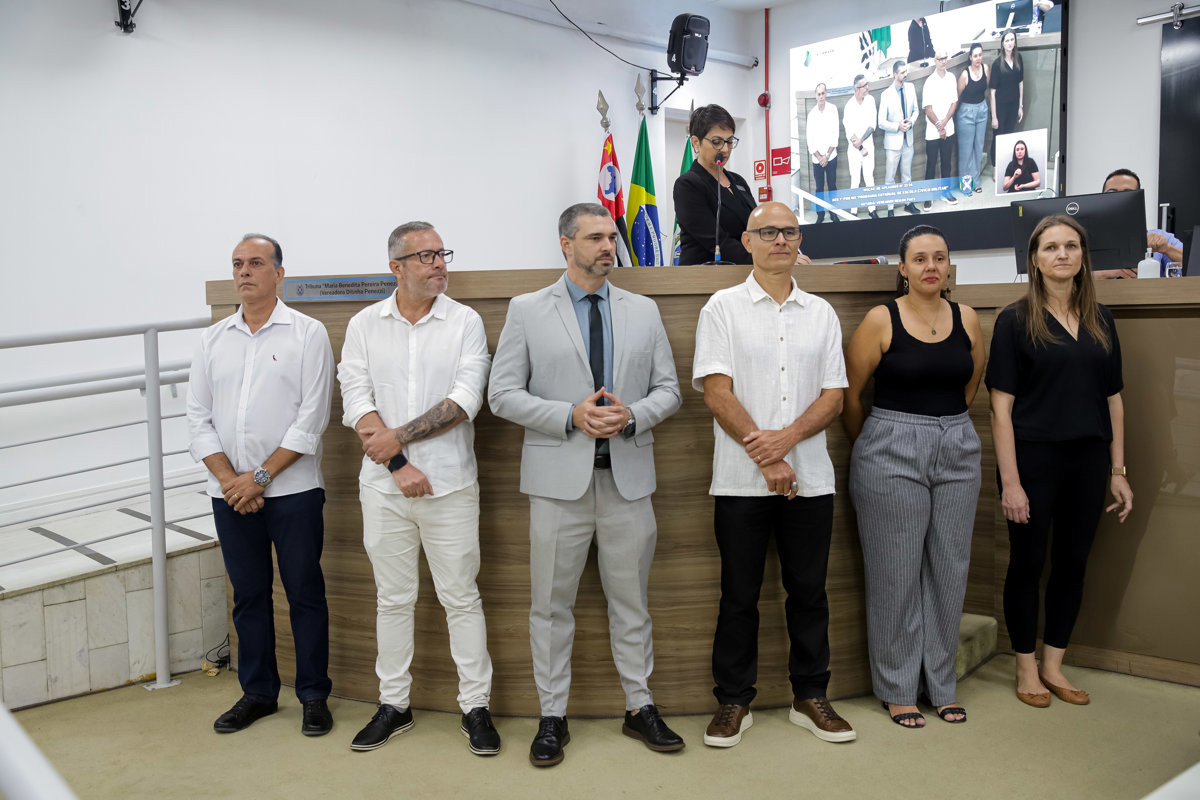 A cerimônia de entrega das moções 22/26 e 23/26 aconteceu na noite desta quinta (9), na 17ª Reunião Ordinária, no Plenário "Franscisco Antonio Coelho"