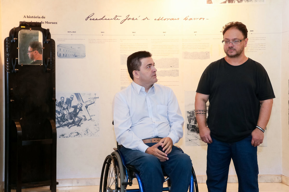 Voto de congratulações proposto por André Bandeira foi entregue em cerimônia na tarde desta segunda-feira (13), no espaço "Prudente de Moraes", no hall do salão nobre do Legislativo