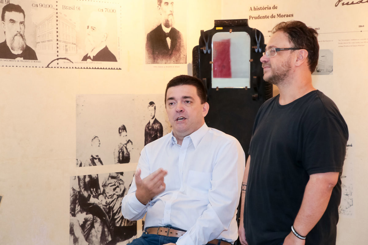 Voto de congratulações proposto por André Bandeira foi entregue em cerimônia na tarde desta segunda-feira (13), no espaço "Prudente de Moraes", no hall do salão nobre do Legislativo