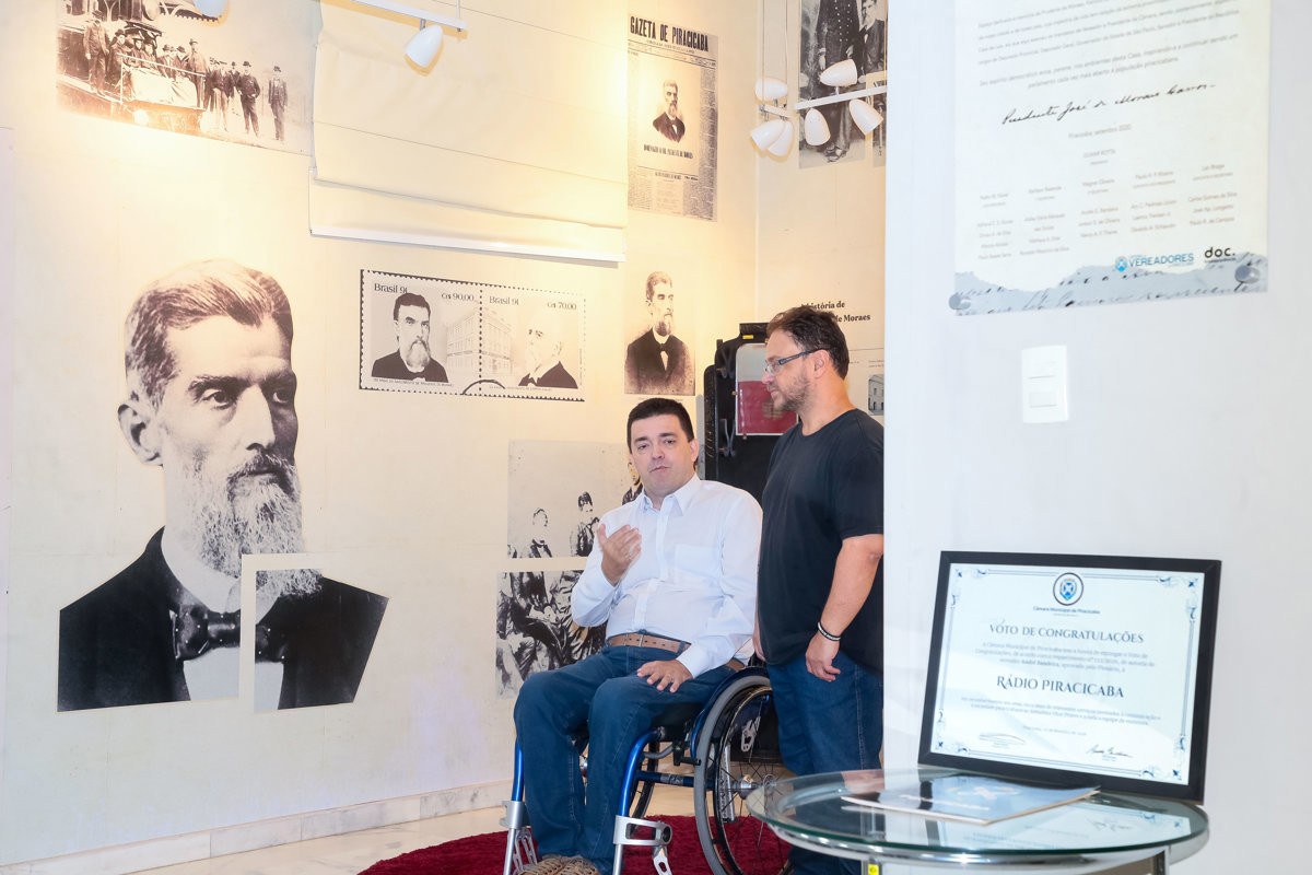 Voto de congratulações proposto por André Bandeira foi entregue em cerimônia na tarde desta segunda-feira (13), no espaço "Prudente de Moraes", no hall do salão nobre do Legislativo