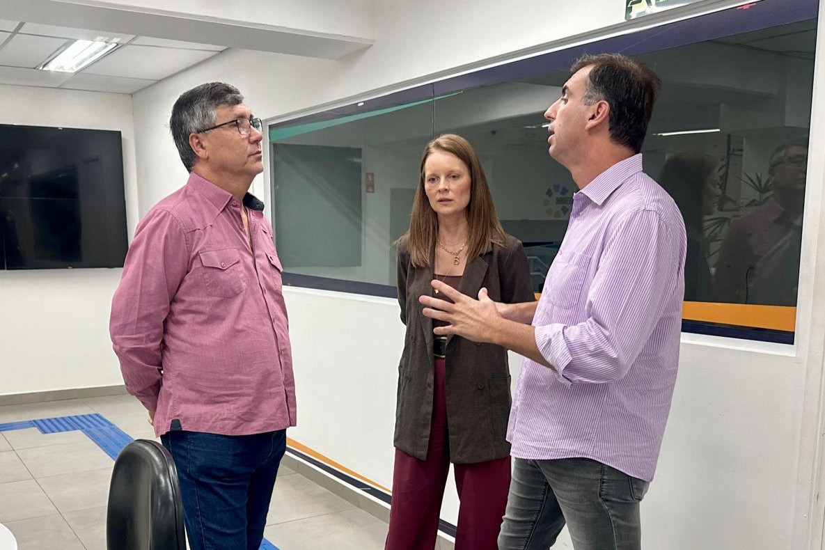 Vereador Pedro Kawai em visita a espaço dedicado à empreendedores