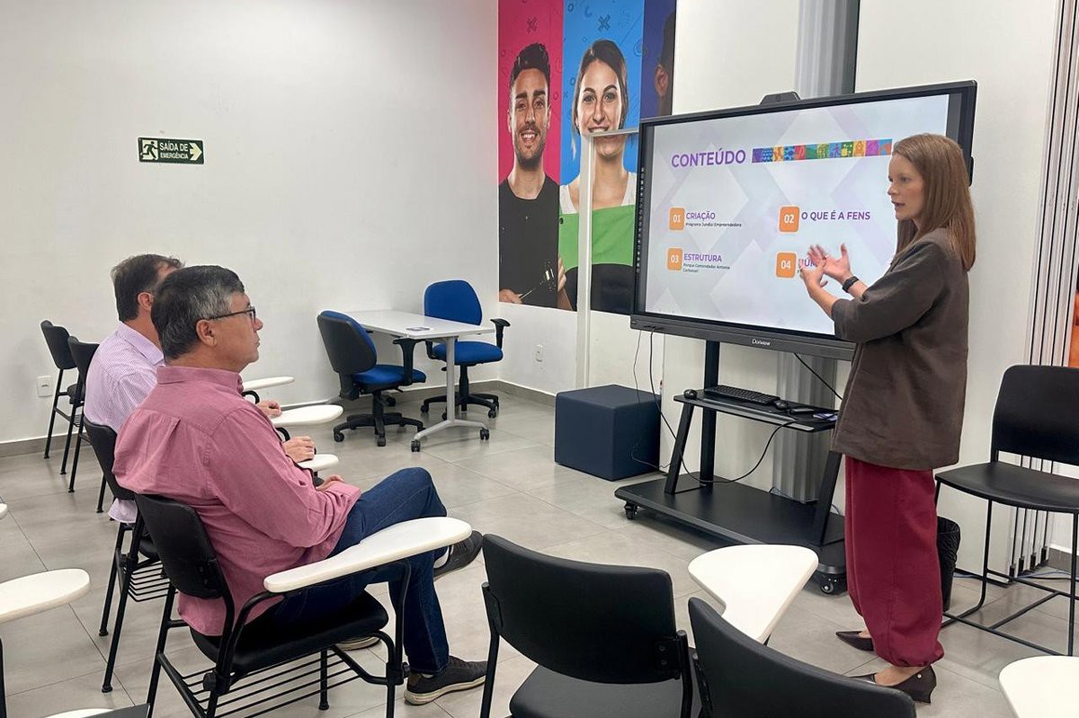 Vereador Pedro Kawai em visita a espaço dedicado à empreendedores