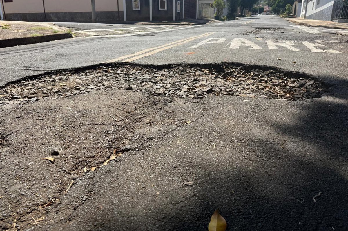 Solicitação de moradores por reparos na rua Anita Garibaldi foi encaminhada ao Executivo por meio da indicação 2321/2026