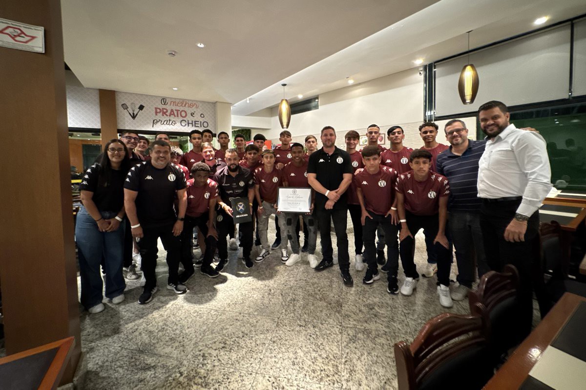 Vereador exalta empenho de jovens atletas do XV na conquista de título