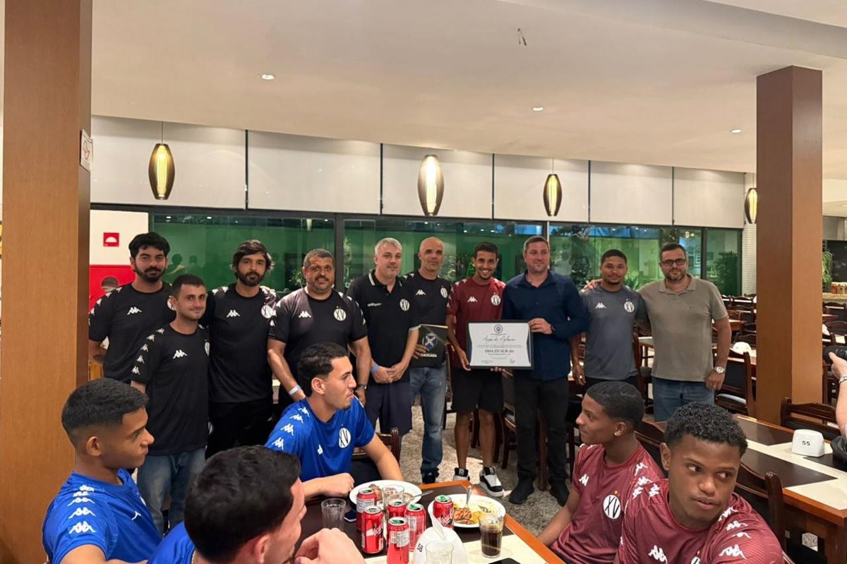 Entrega de moção de aplausos