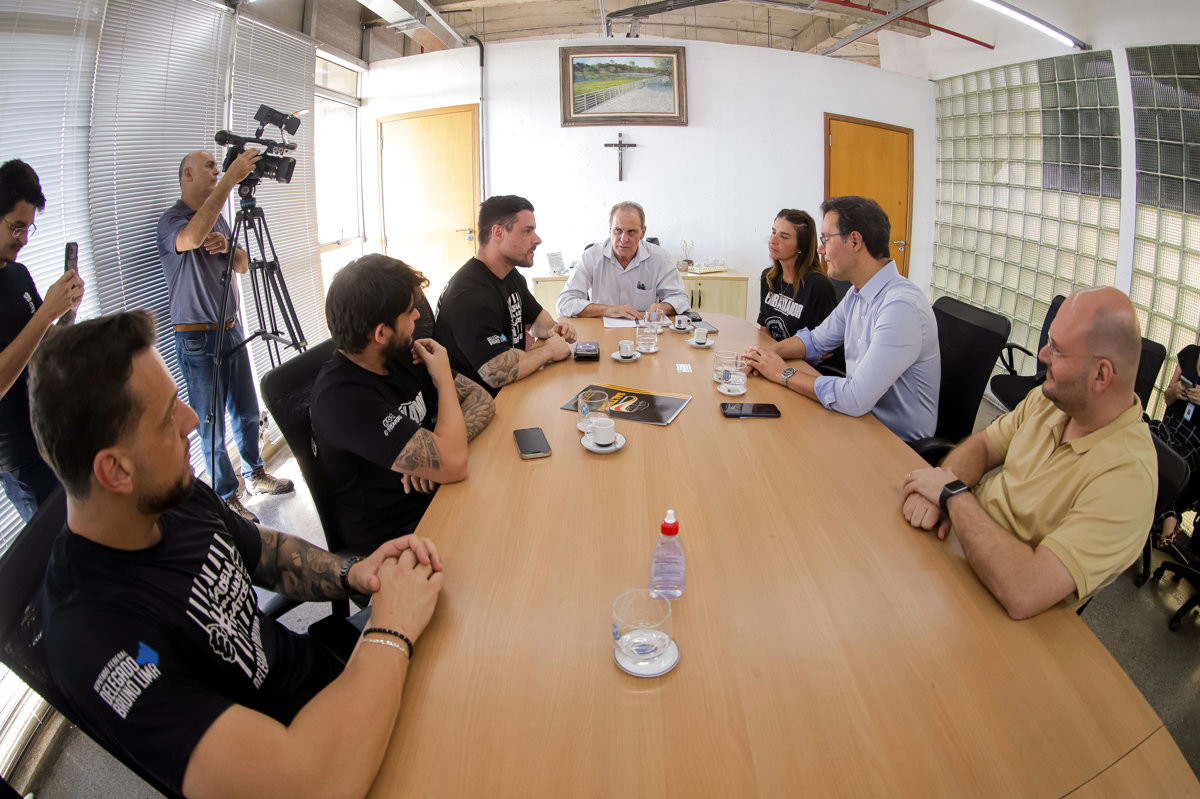 Reunião aconteceu no Centro Cívico, na tarde desta sexta-feira (17)