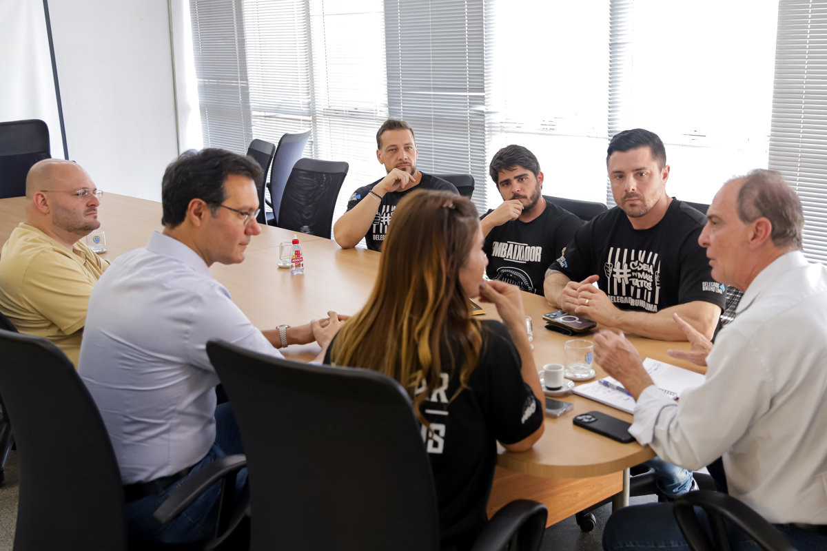 Reunião aconteceu no Centro Cívico, na tarde desta sexta-feira (17)