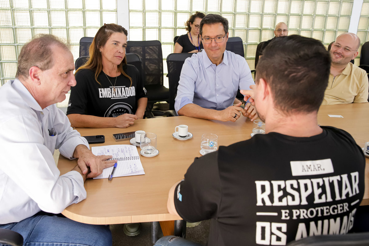 Reunião aconteceu no Centro Cívico, na tarde desta sexta-feira (17)