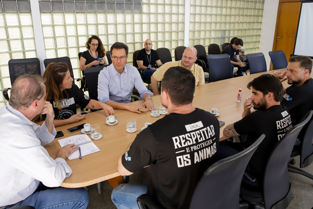 Reunião aconteceu no Centro Cívico, na tarde desta sexta-feira (17)