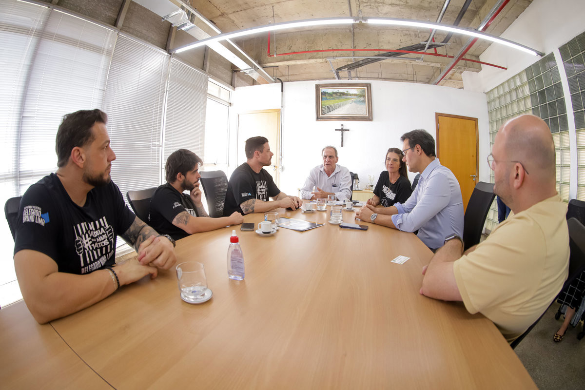 Reunião aconteceu no Centro Cívico, na tarde desta sexta-feira (17)