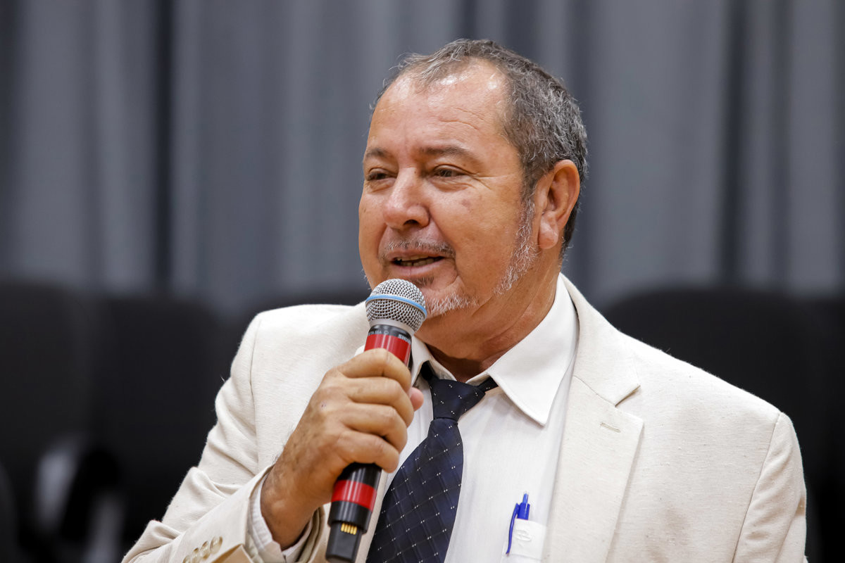 Solenidade realizada no Salão Helly de Campos Melges reuniu autoridades, convidados e o homenageado