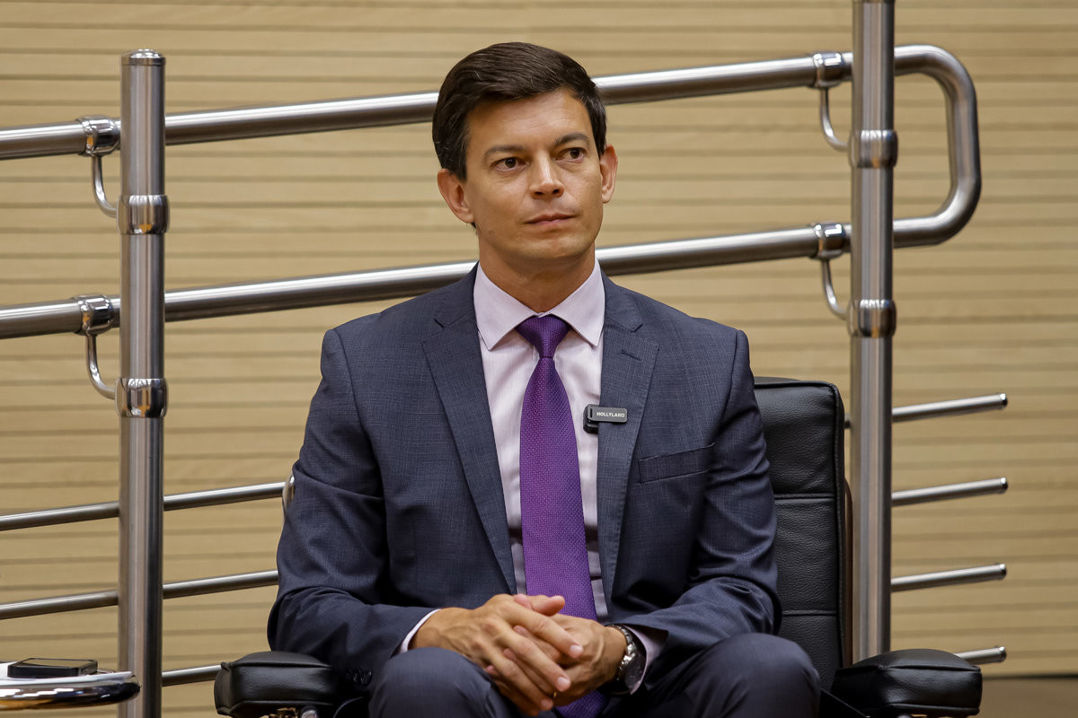 Solenidade realizada no Salão Helly de Campos Melges reuniu autoridades, convidados e o homenageado