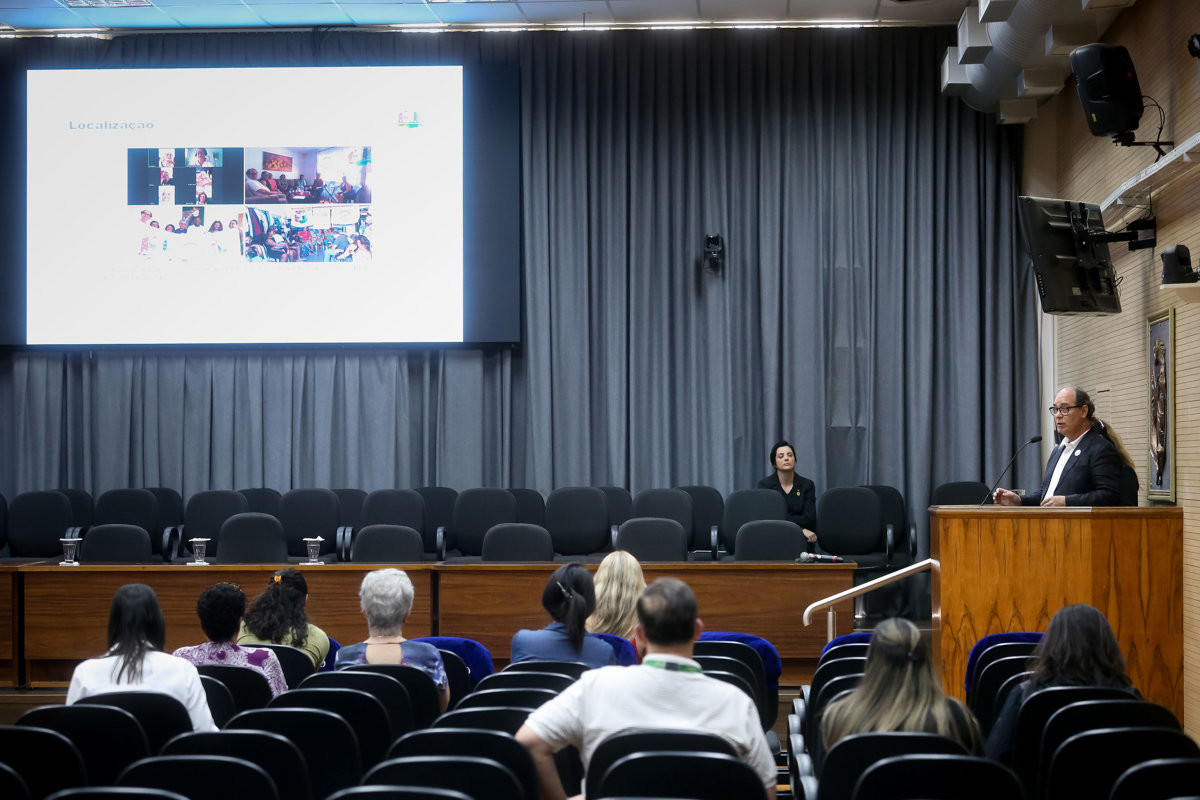 Atividade foi realizada no Salão Nobre "Helly de Campos Melges", na tarde desta quarta (22). Programação segue até sexta-feira (24)