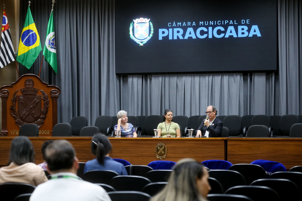 Atividade foi realizada no Salão Nobre "Helly de Campos Melges", na tarde desta quarta (22). Programação segue até sexta-feira (24)