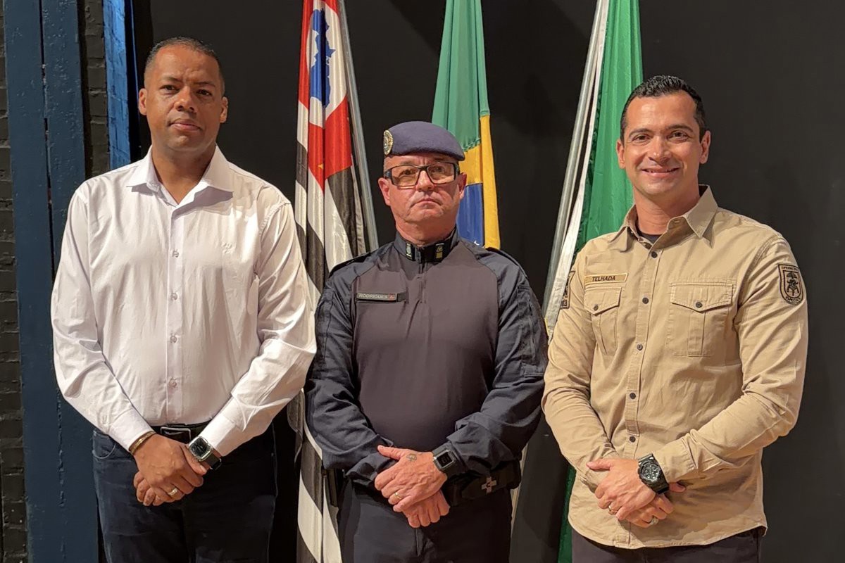 Thiago Ribeiro, 1º Secretário da Mesa Diretora, representou a Câmara na cerimônia em comemoração aos 123 anos da Guarda Civil Metropolitana de Piracicaba, realizada nesta quinta-feira (23), no Teatro Erotides de Campos, no Engenho Central