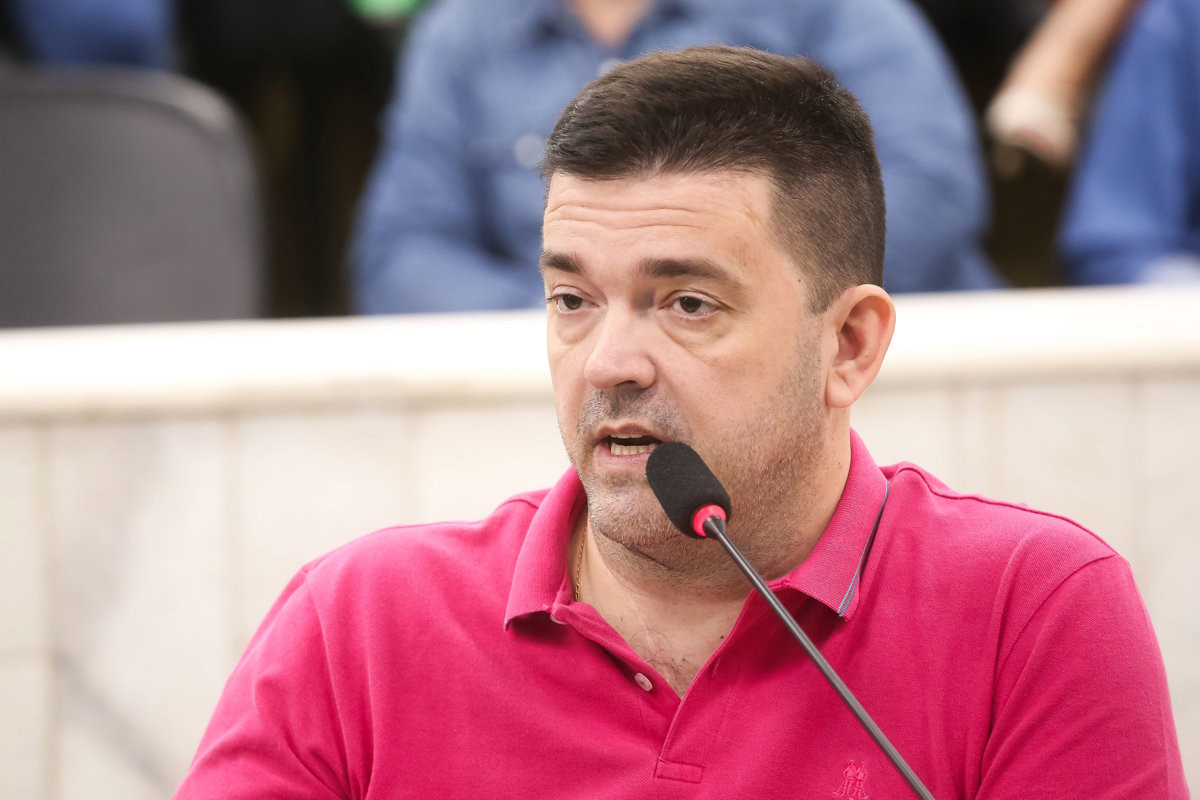 Propositura aprovada nesta quinta-feira (23) questiona valores, prazos e critérios técnicos da contratação emergencial feita por dispensa de licitação