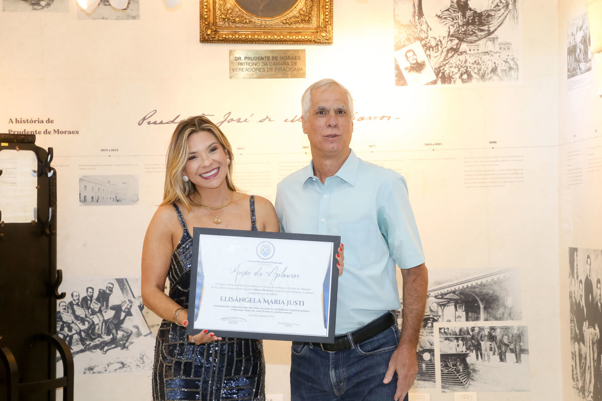 Moção de aplausos foi proposta pelo vereador Marco Bicheiro e destaca atuação de Elis Justi na música e na comunicação