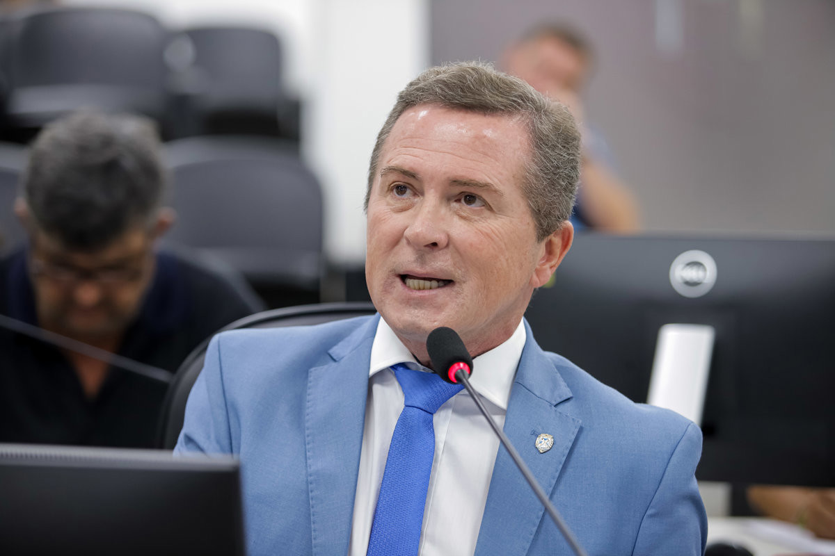 Com a rejeição do parecer, o projeto segue sua tramitação para eventual análise de comissões temáticas, para, na sequência, ser apreciado em plenário