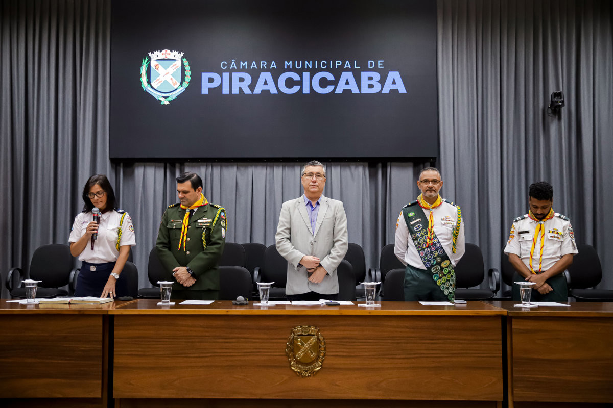 Reunião solene celebrou o Dia dos Desbravadores e Aventureiros