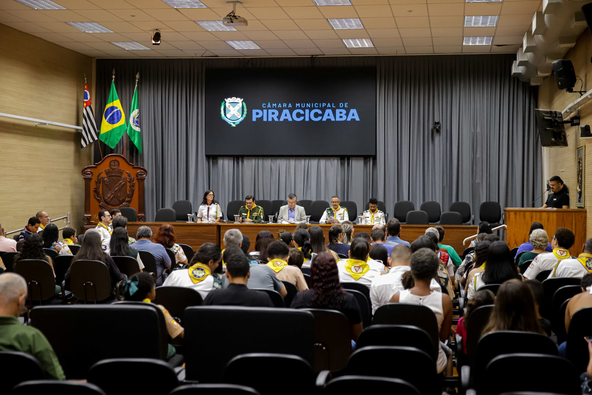 Reunião solene celebrou o Dia dos Desbravadores e Aventureiros