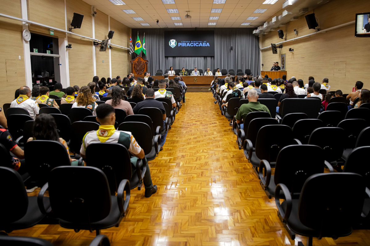 Reunião solene celebrou o Dia dos Desbravadores e Aventureiros
